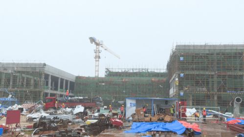 省 市工會領(lǐng)導(dǎo)看望慰問 武漢經(jīng)開區(qū)遭受風(fēng)災(zāi)企業(yè)