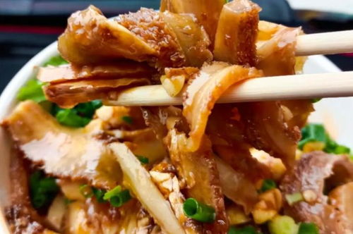 武漢菜市場旁的老味道，牛腰雙拼一絕，環(huán)境差來吃的人卻絡繹不絕